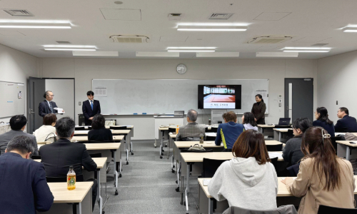 鈴木あるの先生講演会の風景